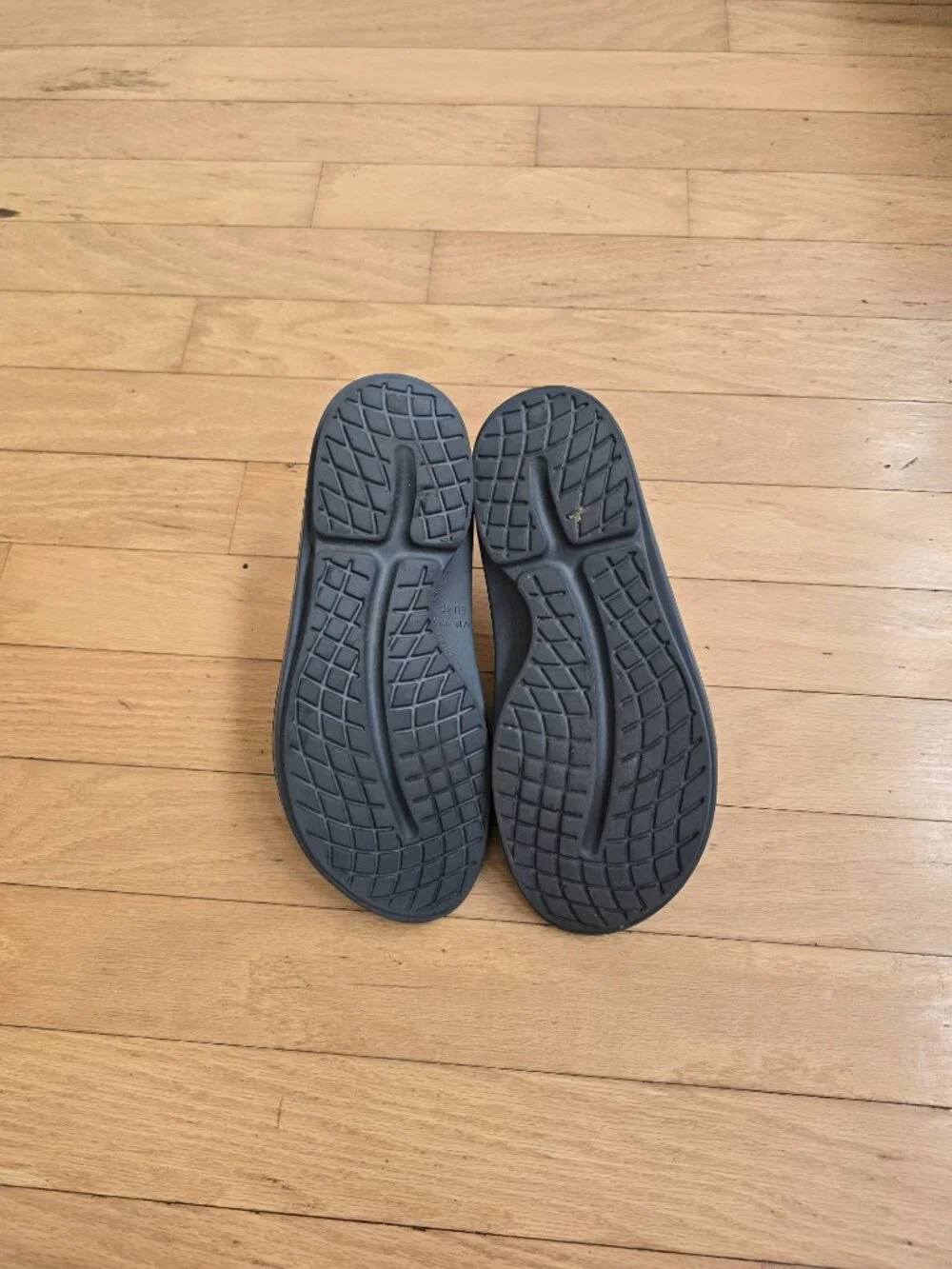 OOFOS | OOahh Charcoal Slate Gray Monochrome Recovery Slide Sandals | Men 13